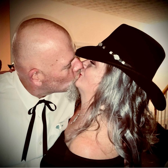 Meet your Posher, Lori Ann - Picture 6 of 7